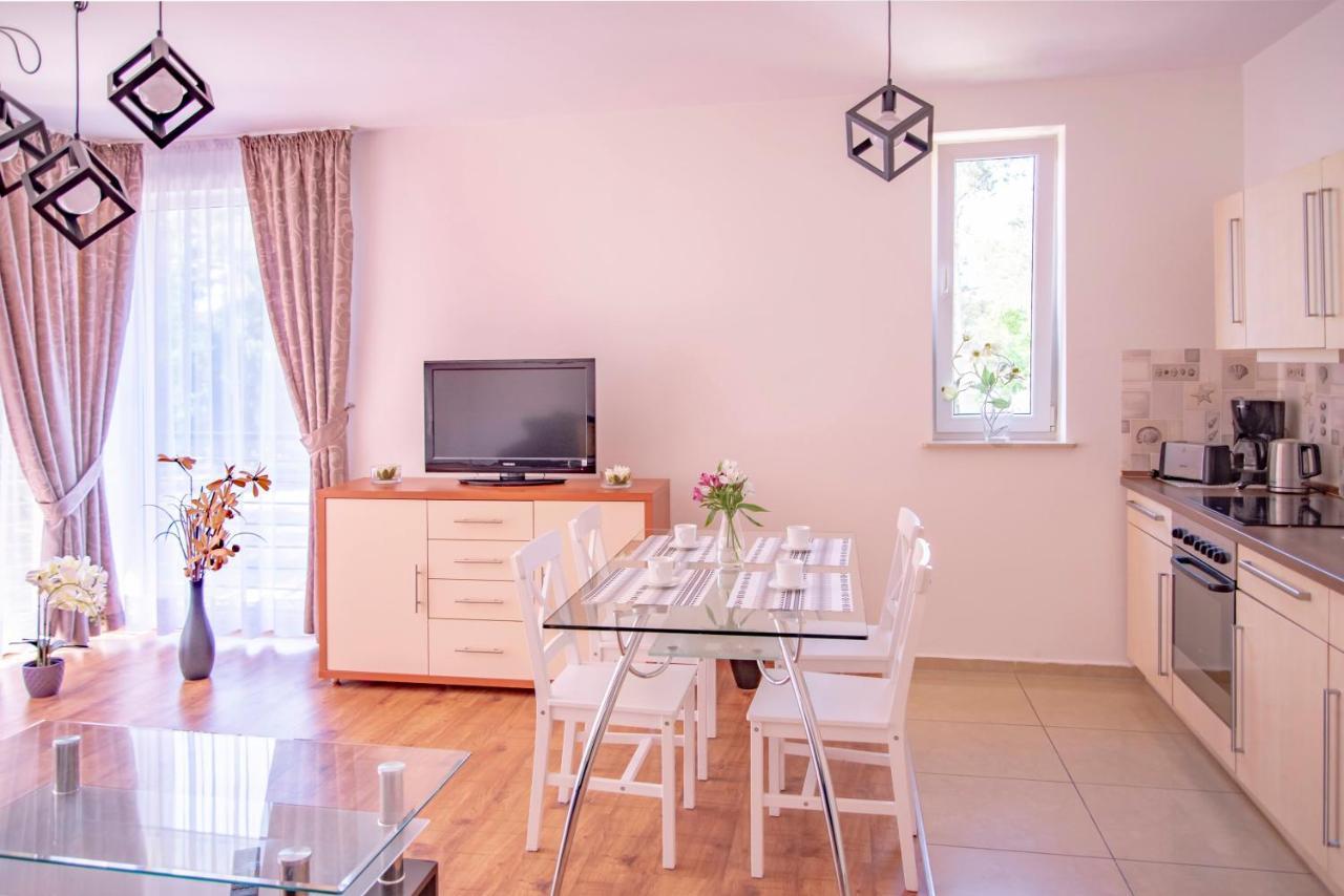 Apartamenty Kornel ポビエロボ エクステリア 写真