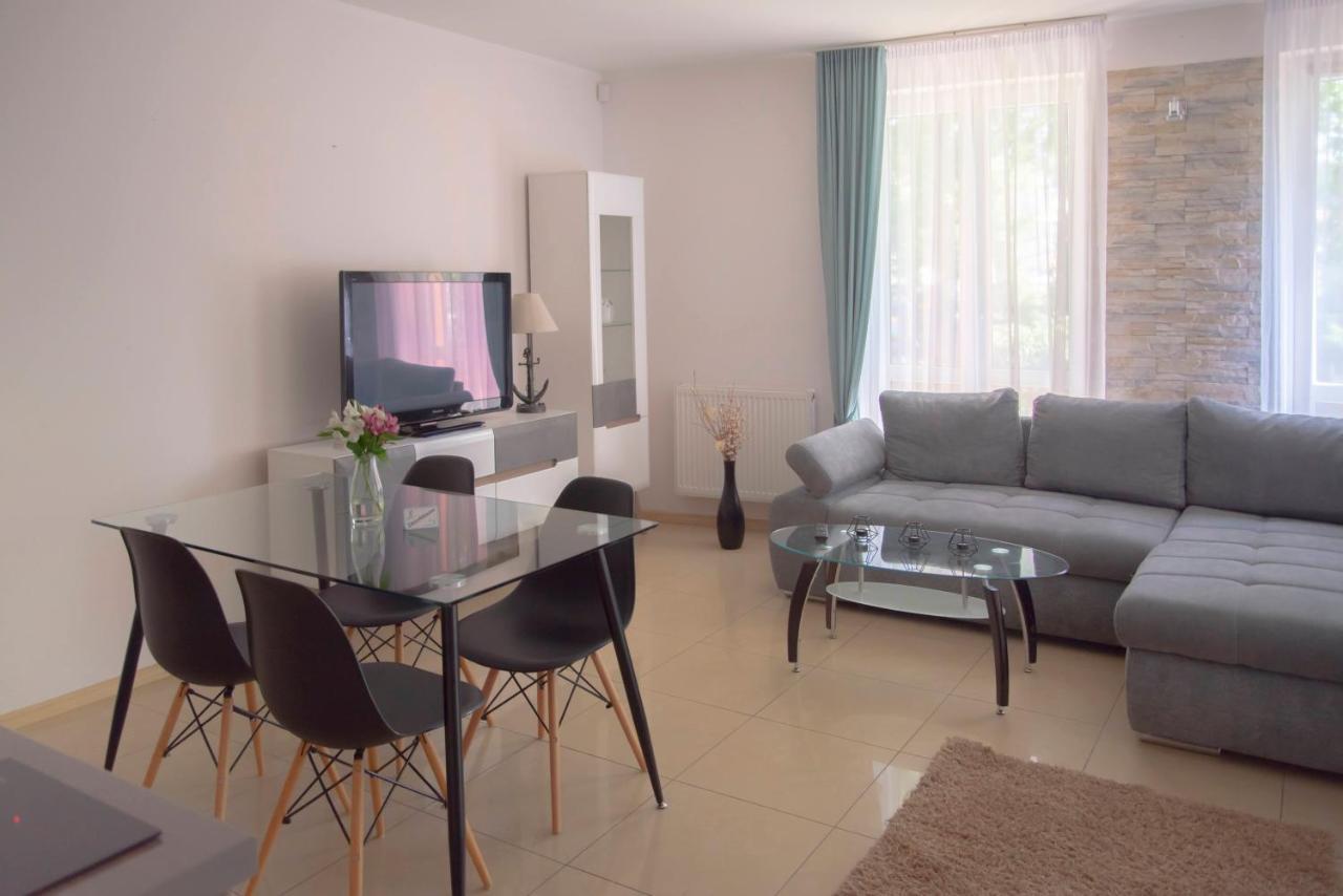 Apartamenty Kornel ポビエロボ エクステリア 写真