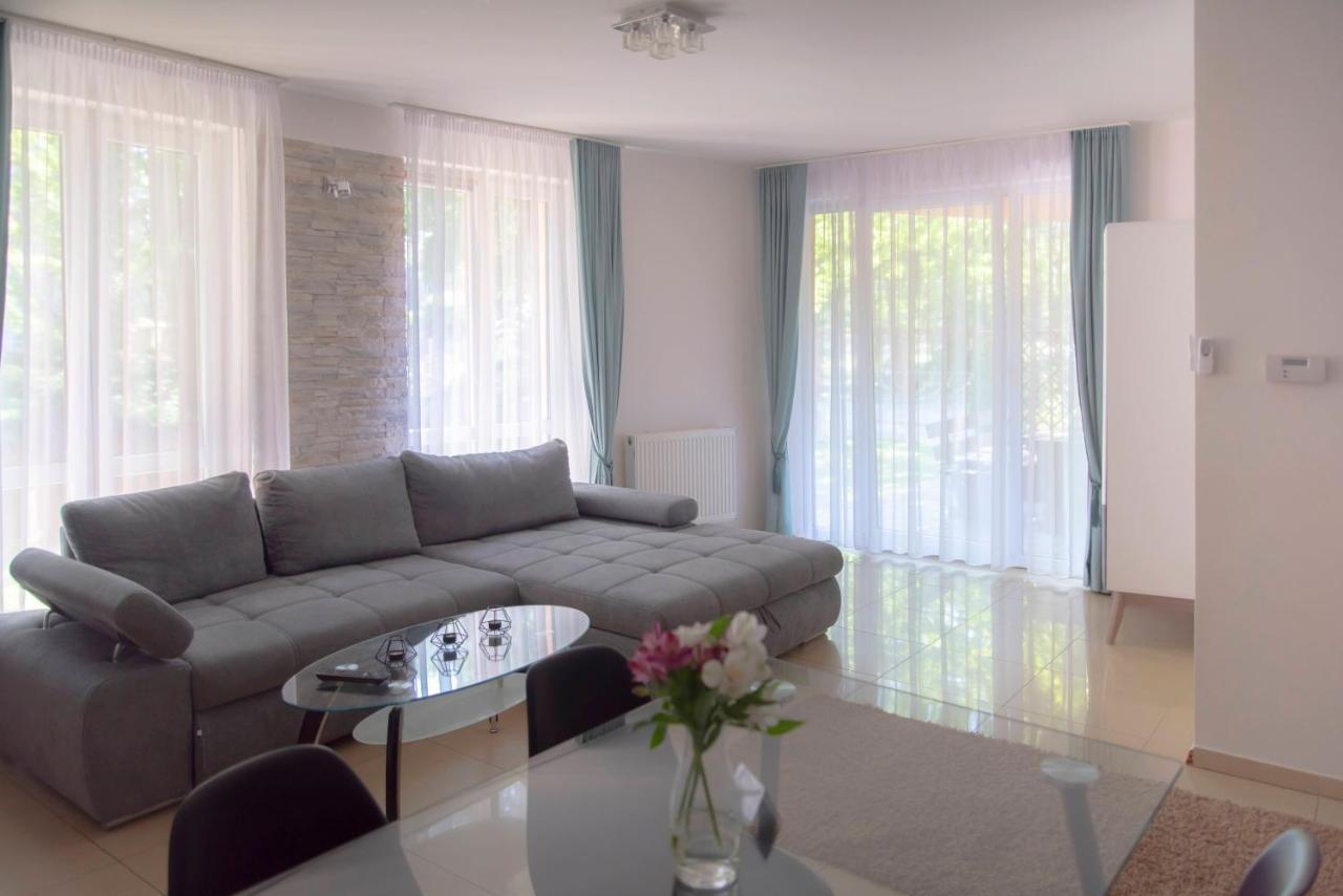 Apartamenty Kornel ポビエロボ エクステリア 写真