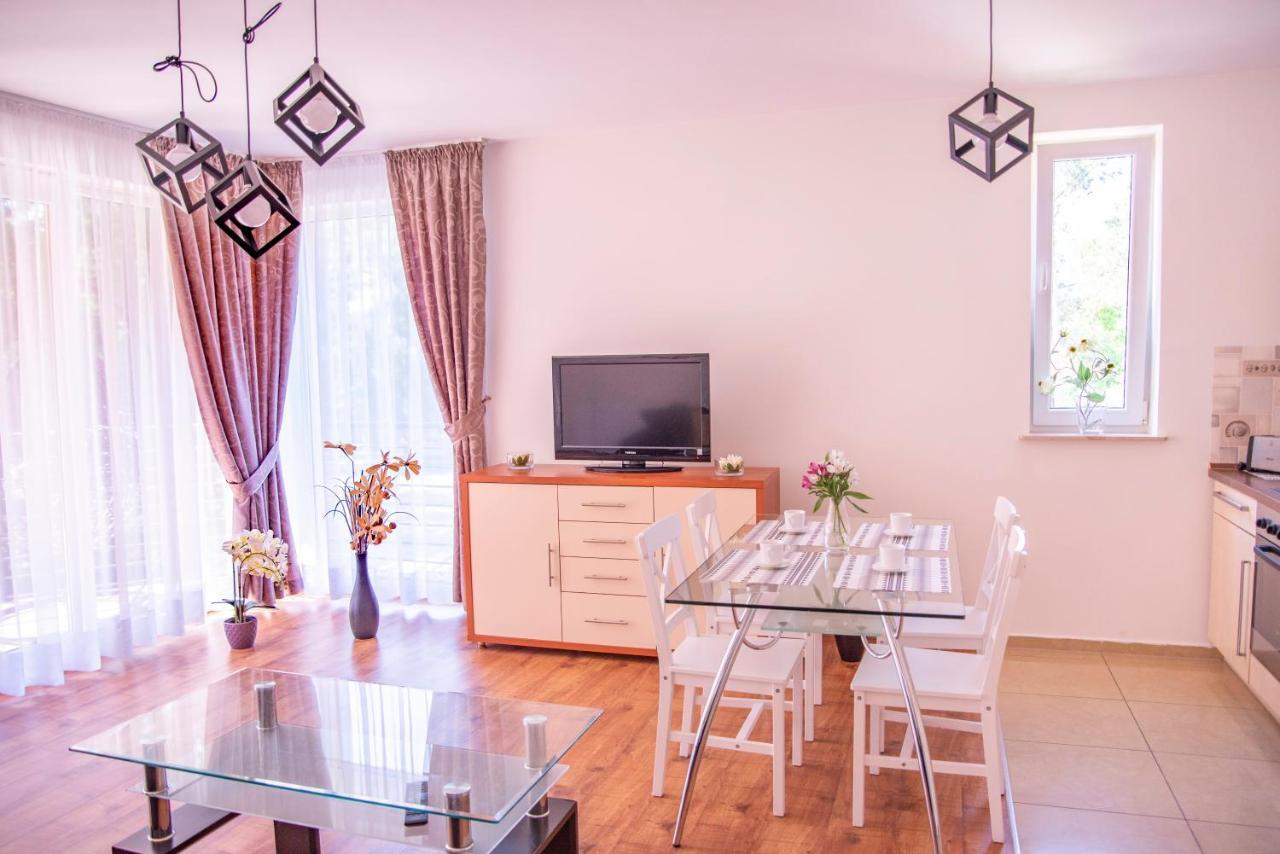 Apartamenty Kornel ポビエロボ エクステリア 写真