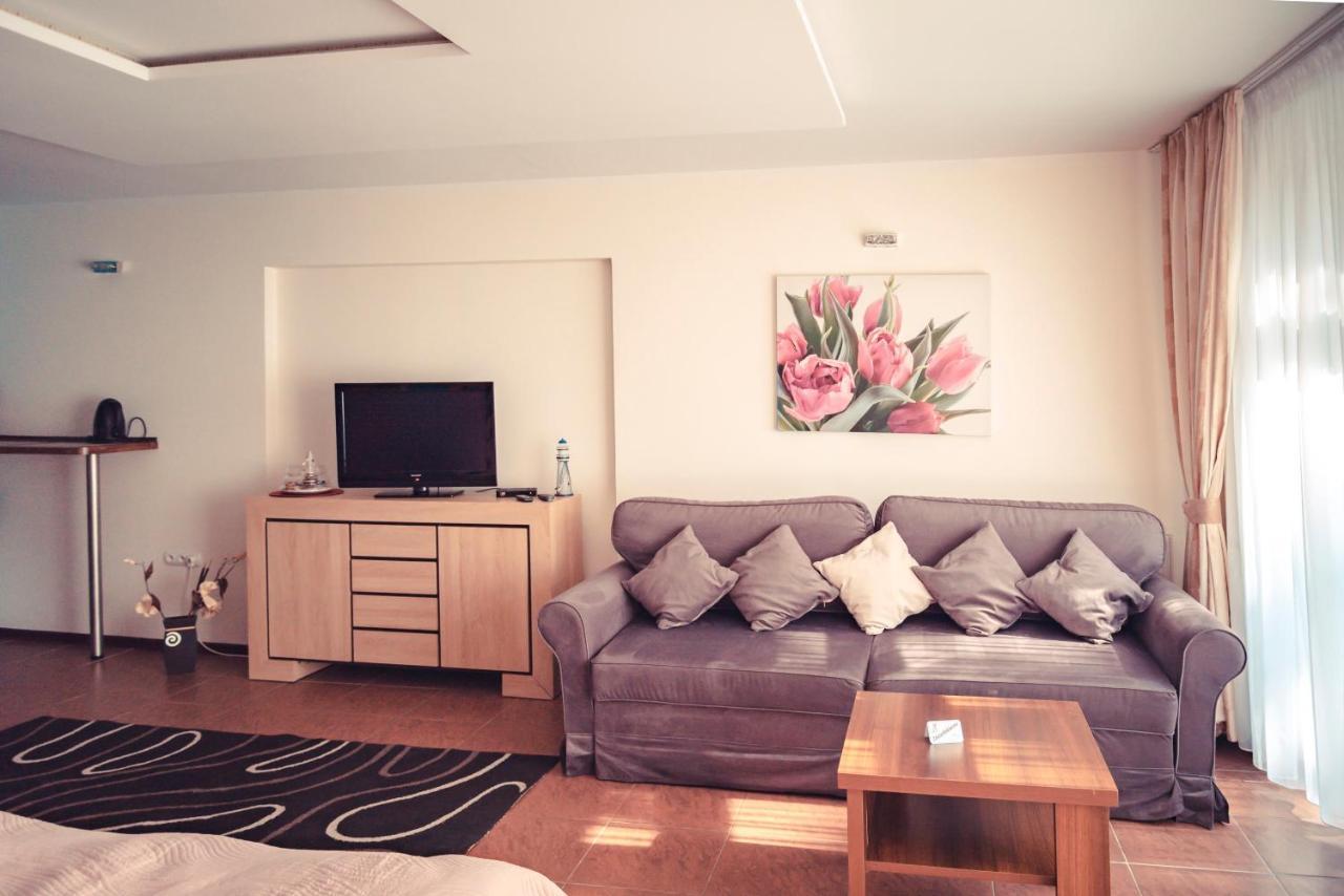 Apartamenty Kornel ポビエロボ エクステリア 写真