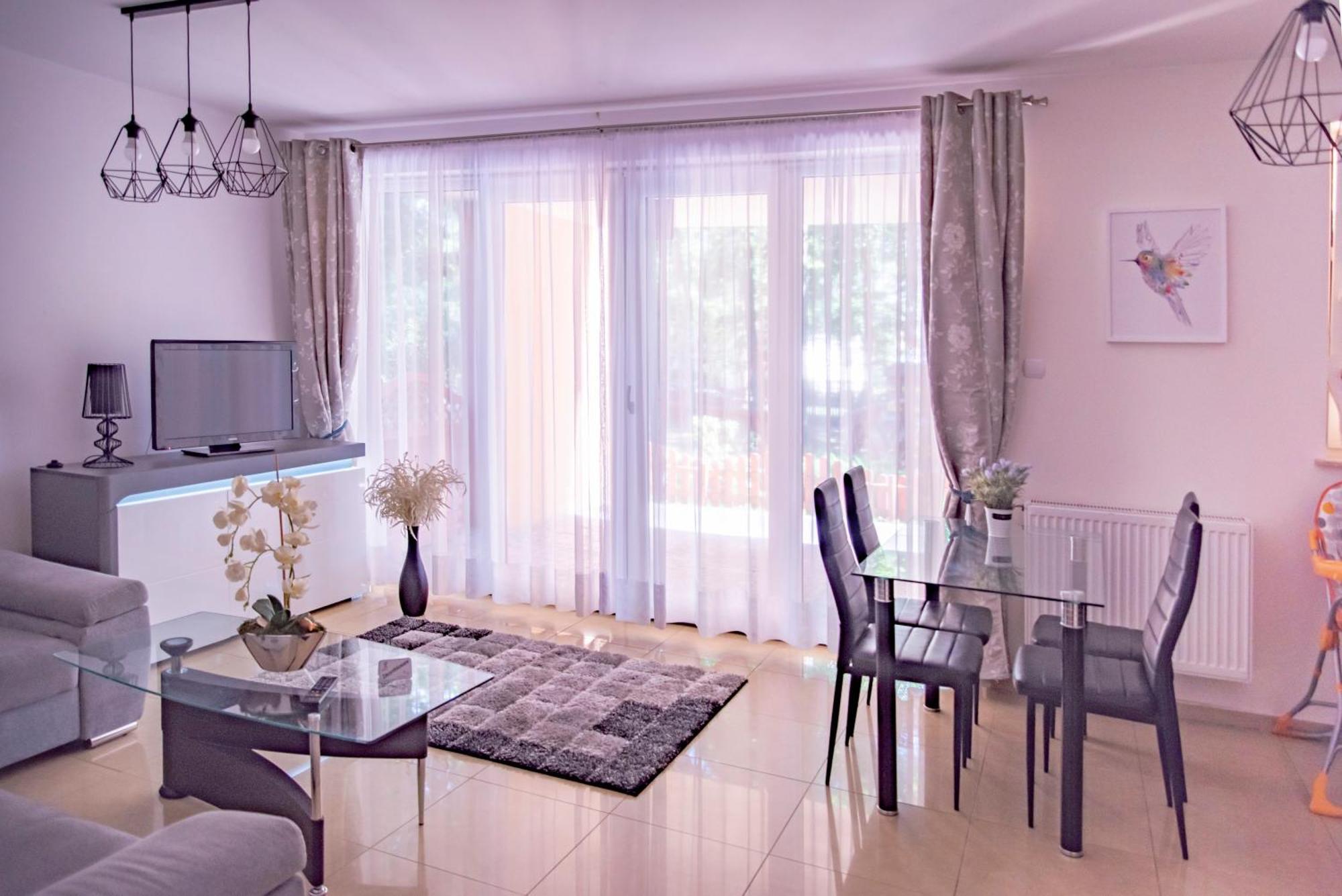 Apartamenty Kornel ポビエロボ エクステリア 写真