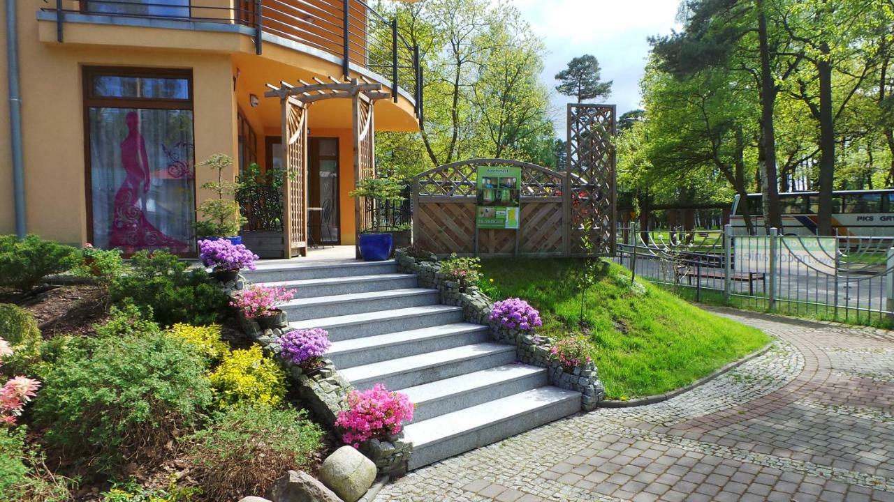 Apartamenty Kornel ポビエロボ エクステリア 写真